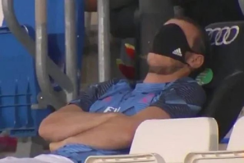 Bale dorme panchina