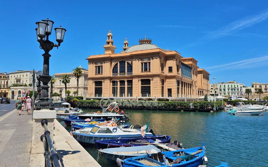 Bari Lungomare teatro Margherita